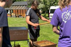 2-Foto-Jungs-mit-Trainer